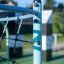 Dolphin steel structure dans un cadre d’aire de jeux.