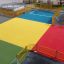 Aire de jeux colorée avec des sections séparées pour différentes activités sportives, Maracana.