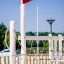 Nature Ship Sandbox, wooden playhouse avec des filets d’escalade et un drapeau rouge