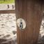 Poteau en bois de l'équipement de jeux Kentucky dans un bac à sable.