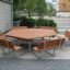 Table et banc octogonaux en bois pour l'extérieur avec 6 sièges dans un patio