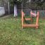Structure d’escalade en bois pour aire de jeux pour enfants dans un parc.
