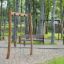 Maison de jeu en bois Lianes dans une aire de jeux sur le thème de la forêt