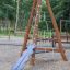 Tipi I climbing net pour enfants dans un parc.