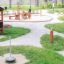 Playhouse Nature dans une aire de jeux pour enfants.
