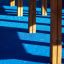 Pieds en bois d’un équipement de aire de jeux sur une surface bleue.