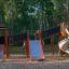 Équipement de terrain de jeu château Mastodonte avec toboggan dans un parc.