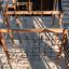Château Mastodon avec toboggan - structure de jeu en bois avec filets d’escalade et toboggan