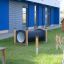 Aire de jeux extérieure Tunnel pour enfants dans une zone herbeuse verte.