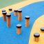 Poteaux de marche en bois pour aire de jeux extérieure, Jumping pegs installés sur un revêtement de terrain de jeu coloré.
