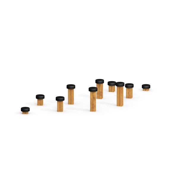 Ensemble de piquets de saut en bois pour aire de jeux extérieure.
