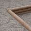 Triangle Sandbox en bois avec remplissage de gravier.