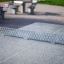 Concrete table tennis, free-standing dans un parc.