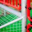 Gros plan sur l'équipement de aire de jeux Allianz Arena avec des barres métalliques rouges et un grillage.