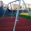 Swing Metal Frame (double swing) dans un cadre d'aire de jeux