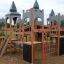 Aire de jeux Windsor castle with slide pour les activités extérieures des enfants.