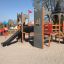 Structure de château de terrain de jeu avec toboggans et tours - Camelot castle with slide.