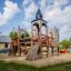 Camelot castle with slide dans une aire de jeux
