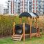 Locomotive Nature train playhouse dans un parc.