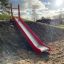 Toboggan de aire de jeux Hill Slide SL210 par une journée ensoleillée.