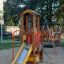 Dixie playhouse with slide dans une aire de jeux