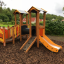 Smart playhouse with slide dans une aire de jeux