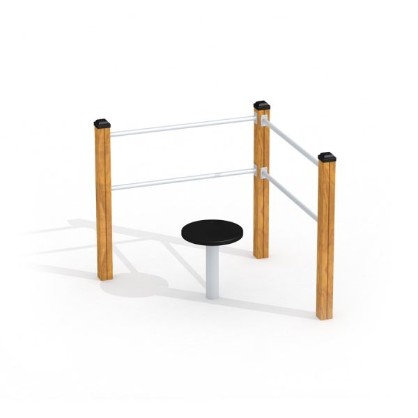 Équipement de fitness extérieur Training Twist & Sit avec poteaux en bois et barres métalliques.