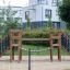 Grimpeur de aire de jeux en bois Bridge pour enfants dans un lotissement moderne.