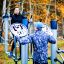 Équipement de fitness extérieur Set 7 en cours d’utilisation dans un parc forestier