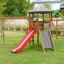 Aire de jeux avec structure Six angle single slide comprenant des toboggans rouges et gris.