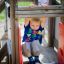 Enfant jouant sur Six angle single slide
