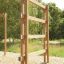 Step And Climb wooden ladder dans une aire de jeux extérieure.