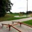 Poutres d’équilibre en bois extérieures Easy Balancer dans un parc.