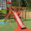 Twister castle with slide sur une aire de jeux