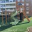 Aire de jeux Twister castle with slide dans un quartier résidentiel.