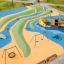 Aire de jeux pour enfants avec un Double Swing et des structures de jeu colorées