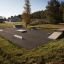 Skatepark extérieur avec rampes et Double Quarter-Pipe.