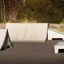 Rampes de skatepark en béton, dont un Jump-Ramp.