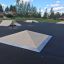Rampes de skateboard en béton dans un skatepark extérieur.