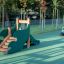 Slide with Dragon Back dans une aire de jeux.