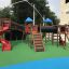 Space Station castle with slide sur une aire de jeux avec plusieurs structures de jeu