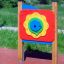 Panneau de jeu extérieur coloré Clock pour enfants sur une aire de jeux.