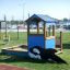 Villa with Orca single playhouse dans un cadre de parc.