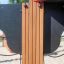 Structure en bois du Mast climbing net dans une aire de jeux.