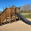 Structure de jeu en bois avec toboggan - Kiosk Modern Nature wooden playhouse.