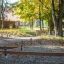 Poutres d’équilibre en extérieur dans un parc.