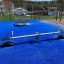 Single Seesaw sur une surface de jeu bleue