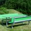 Table & Bench HPL mobilier d'extérieur installé sur l'herbe dans un parc