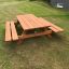 En bois Larchwood Table & Bench for Kids sur l'herbe.