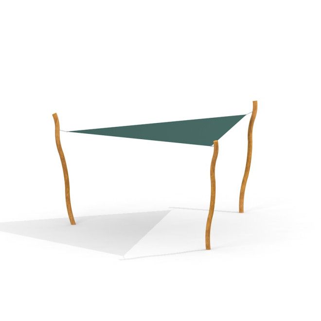 Sun Shade Triangle 5x5x5 Nature avec des poteaux en bois et une toile triangulaire verte